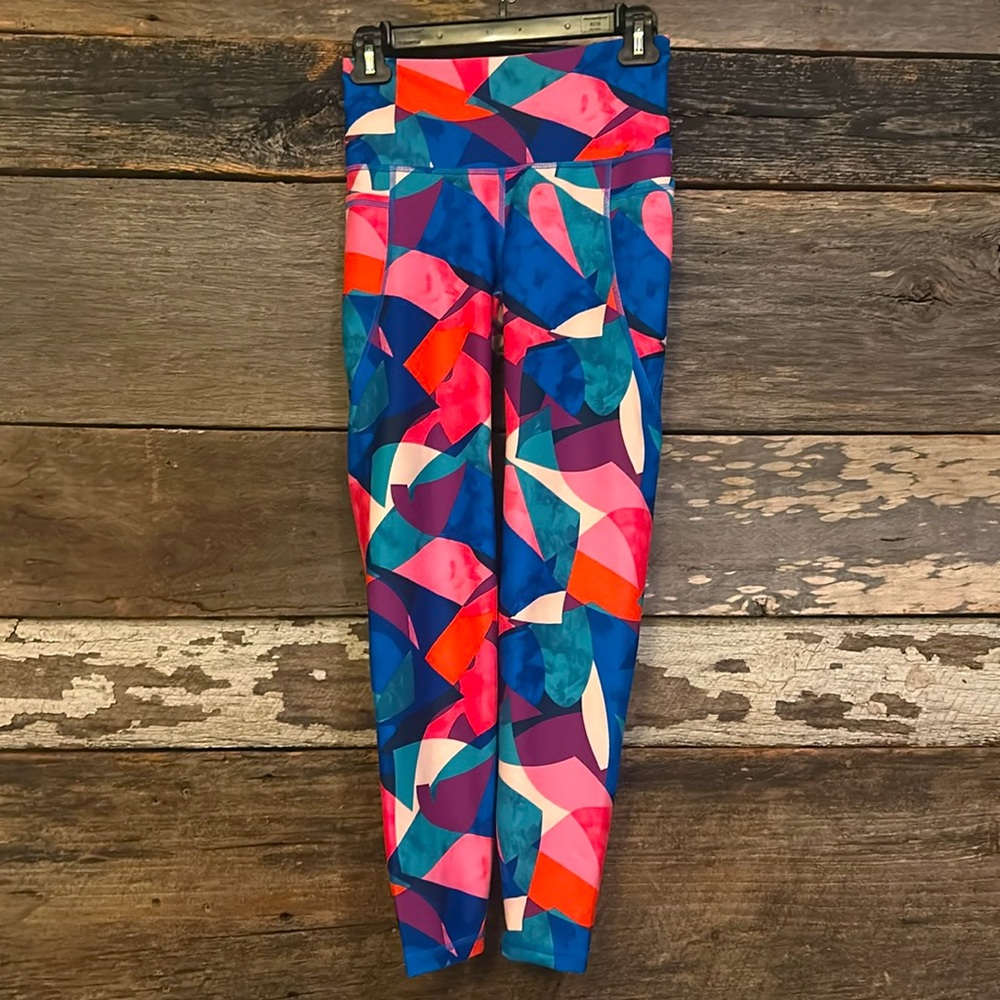 Wore Once! Old Navy Powersoft Side Pocket Leggings Pink Geometric 7/8 length